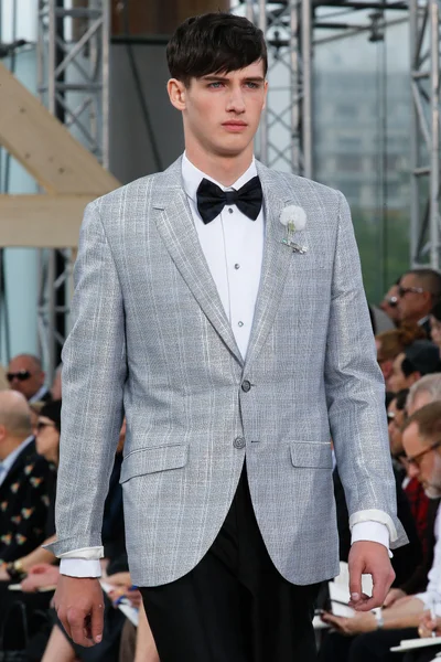 Look 77
